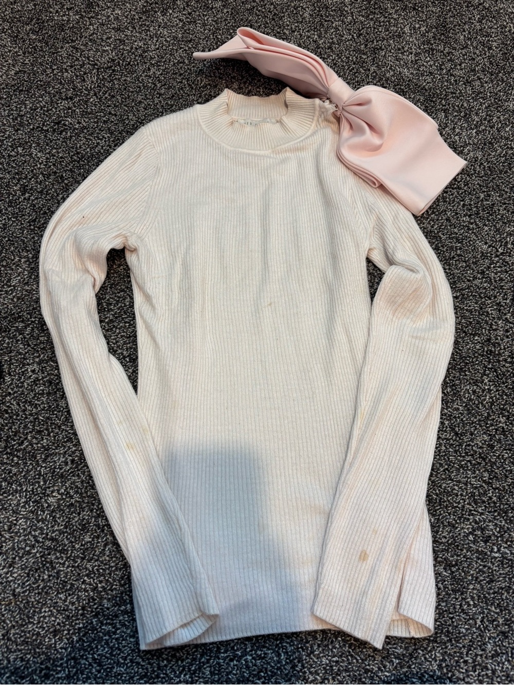 Light Cream Ribbed Long-Sleeve Top With Pink Bow